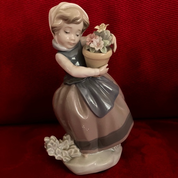 Lladro Spring is Here Girl w/Flowers - Picture 2 of 6